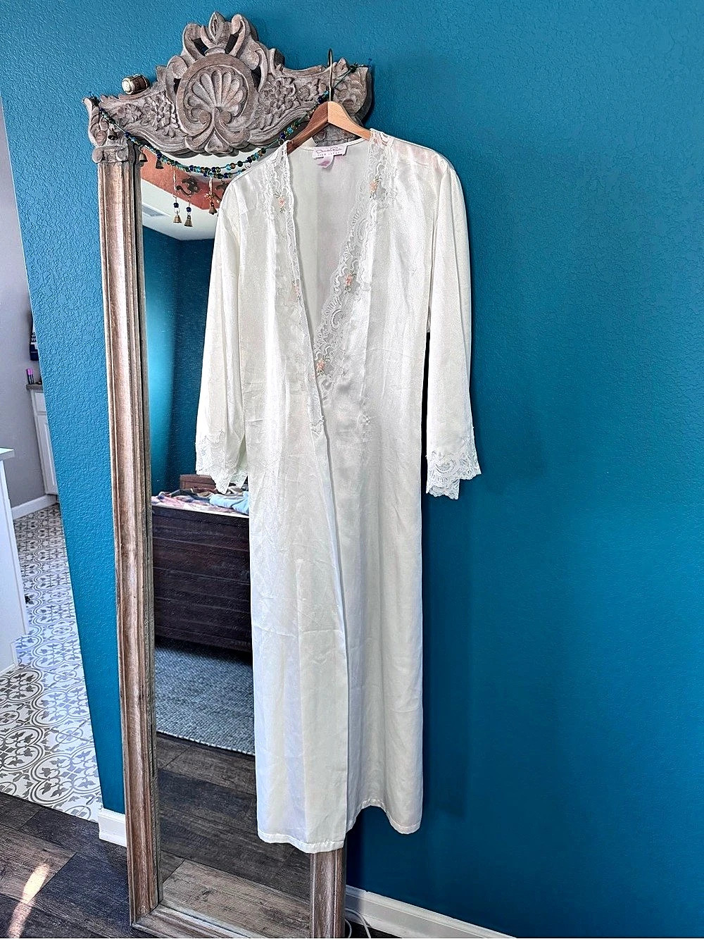 Oscar de la Renta Pink Label White Satin Long Robe Floral Embroidered Lace M